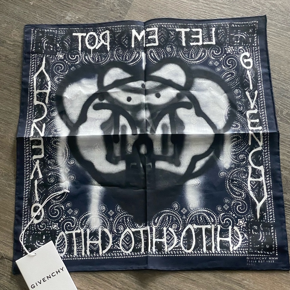 Nwt Givenchy Black and White Pocket Square with Graphic Design